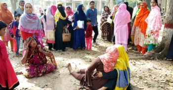 ক্লাস চলাকালেই মৃত্যুর কোলে ঢলে পড়ল স্কুলছাত্রী