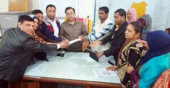 আগৈলঝাড়ায় স্বাস্থ্য সহকারীদের ৪ দফা দাবি আদায়ের লক্ষে কর্মবিরতি পালন