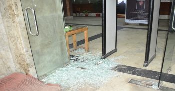 তুচ্ছ ঘটনায় ঢাবির কতিপয় শিক্ষার্থীর বঙ্গবন্ধু শেখ মুজিব মেডিক্যাল বিশ্ববিদ্যালয়ে হামলা, আহত ২০