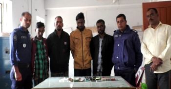 কলাপাড়ায় চার জুয়ারিকে আটক করেছে পুলিশ