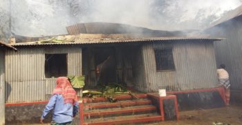 টাঙ্গাইলের মির্জাপুরে অগ্নিকান্ডে দুইটি ঘর পুড়ে ছাই
