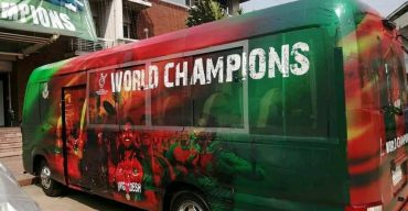 বিমানবন্দরে যে বিশেষ বাস অপেক্ষা করছে আকবর আলিদের জন্য