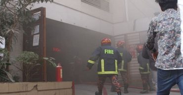 রাজধানীর এলিফ্যান্ট রোডে বহুতল ভবনে আগুন