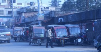পুলিশ প্রশাসনের সু-দৃষ্টি কামনা: অটো চালকদের কাছ থেকে ঠান্ডা মাথায় চাঁদাবাজি
