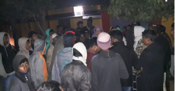 চাকরি দেওয়ার নামে প্রতারণা, সরকারি কর্মকর্তার বাড়ি ঘেরাও