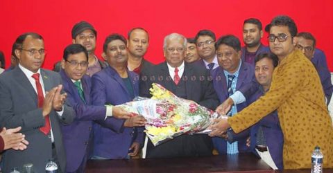 আমির হোসেন আমুর সাথে ঝালকাঠি টেলিভিশন সাংবাদিক সমিতির শুভেচ্ছা বিনিময়