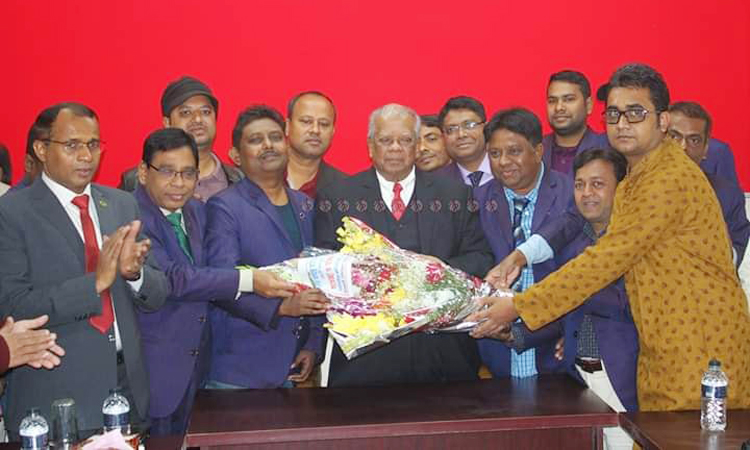 আমির হোসেন আমুর সাথে ঝালকাঠি টেলিভিশন সাংবাদিক সমিতির শুভেচ্ছা বিনিময়