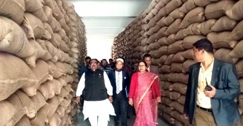 ধান বিক্রিতে কৃষকদের হয়রানি করলে ছাড় নয় : খাদ্যমন্ত্রী