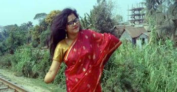দুই হাত ছাড়াই বিশ্ববিদ্যালয়ের গণ্ডি পেরিয়ে ফাল্গুনী আজ অফিসার