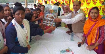 ঝিনাইদহে আন্ত:স্কুল কিশোরী ফুটবল প্রতিযোগিতা অনুষ্ঠিত