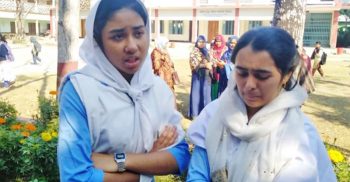 ভুল প্রশ্নে পরীক্ষা দিয়ে কান্নায় ভেঙে পড়লো শিক্ষার্থীরা