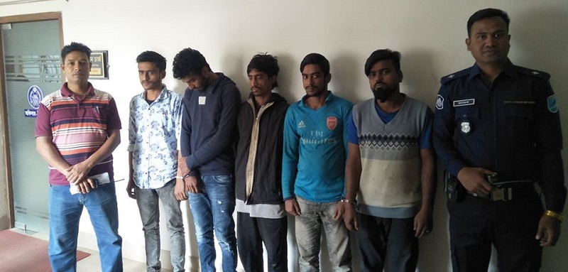 ফতুল্লা মডেল থানা পুলিশ অভিযানে ইয়াবা হেরোইন গাঁজাসহ গ্রেপ্তার- ৮