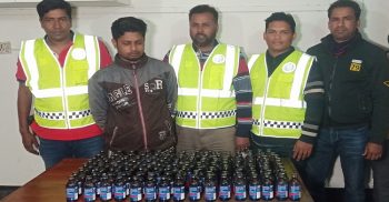 বেনাপোলে পুলিশের পৃথক অভিযানে ১২৩ বোতল ফেন্সিডিল সহ আটক-১