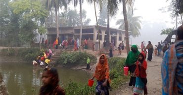 আরোগ্য লাভে ২০ বছর ধরে মসজিদ ধুয়ে পানি পান!