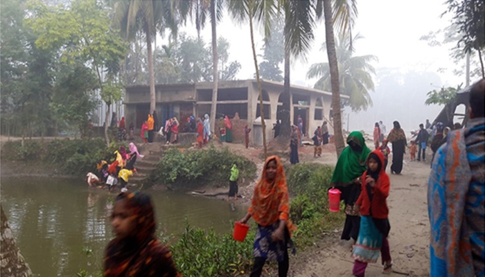 আরোগ্য লাভে ২০ বছর ধরে মসজিদ ধুয়ে পানি পান!