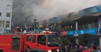 রাজধানীর বনানীতে ভয়াবহ আগুন, নিয়ন্ত্রনে ২০ ইউনিট