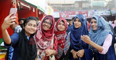 বইমেলায় ছিল ক্রেতা-পাঠকের উপচে পড়া ভিড়