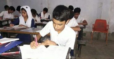 আত্রাইয়ে মায়ের লাশ বাড়িতে রেখে পরীক্ষায় কেন্দ্রে ছেলে