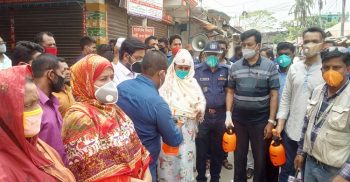 করোনা ভাইরাস মুক্ত রাখতে দশমিনায় স্প্রে ছিটানো