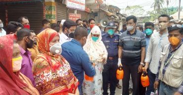 করোনা ভাইরাস মুক্ত রাখতে দশমিনায় স্প্রে ছিটানো