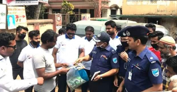 করোনা সচেতনতায় ৫ শতাধিক মানুষের মাঝে সাবান ও মাস্ক বিতরণ