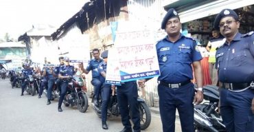 গলাচিপায় নিত্যপণ্যের দাম নিয়ন্ত্রনে রাখতে দিন ভর পুলিশের তদারকি