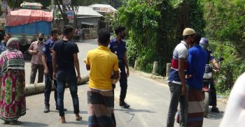 করোনা সংক্রমণ ঝুঁকিতে থাকা: শিবচরের অবরুদ্ধ এলাকায় খাবার পৌছে দিচ্ছে প্রশাসন