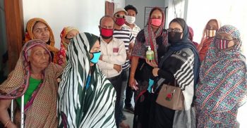 ঝিনাইদহ সততা ফাউন্ডেশনের উদ্যোগে হ্যান্ডওয়াশ, সাবান ও মাস্ক বিতরণ