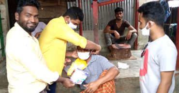 পটুয়াখালীর দশমিনায় লিফলেট ও মাক্স বিতরন