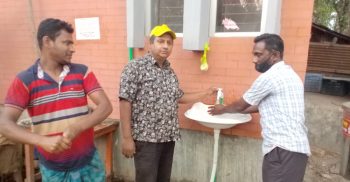 গলাচিপা শহরের গুরুত্বপূর্ণ স্থানে সাবান পানির ব্যবস্থা করলেন পৌর মেয়র