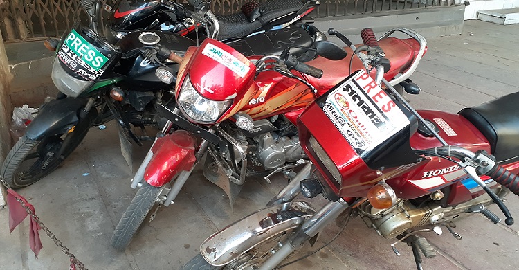 সংবাদপত্রকর্মী ও তাদের গাড়ী চলাচল করতে পারবে ‘লক ডাউনে’র পথে মৌলভীবাজার