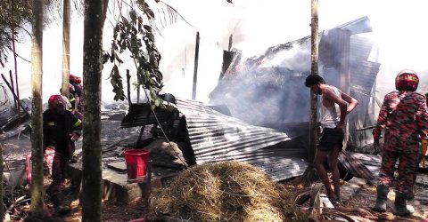 ক্ষয়ক্ষতি ৫লক্ষ টাকা দশমিনায় বসতঘর আগুনে পুড়ে ছাই