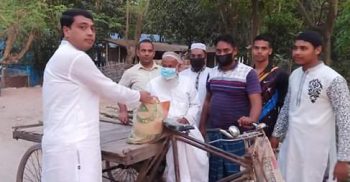 নিম্নবিত্তদের মাঝে কৃষকলীগ নেতার চালডাল বিতরণ অব্যাহত