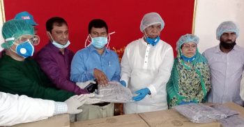 স্বাস্থ্যকর্মীদের মাঝে বিশেষ নিরপত্তা পোষাক বিতরন করেছে এমপি মহিব