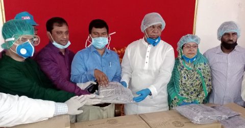 স্বাস্থ্যকর্মীদের মাঝে বিশেষ নিরপত্তা পোষাক বিতরন করেছে এমপি মহিব