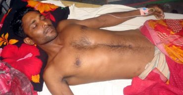 অশ্লীল বাক্যাচারণ স্ত্রীকে দিয়ে পতিতাবৃত্তি করে ঋন শোধ করার তাগিদ, প্রতিবাদ করে হাসপাতালে স্বামী