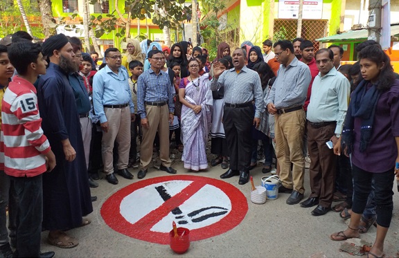 ঝিনাইদহে নো স্মোকিং সাইন আঁকা ও বোর্ড স্থাপন কার্যক্রমের উদ্বোধন
