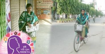 হাত পেতে নয়, পত্রিকা বিক্রি করে ভালোই আছেন ঝুমু রানী