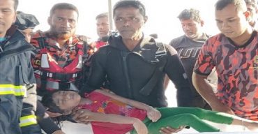 পদ্মার পানির নিচে মেয়ে রোশনিকে বুকেই জড়িয়ে রেখেছিলেন বাবা