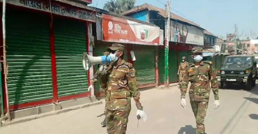 করোনা সংক্রমণ সর্তকতায় শিবচরে নিয়মিত টহল দিচ্ছে সশস্ত্র বাহিনী