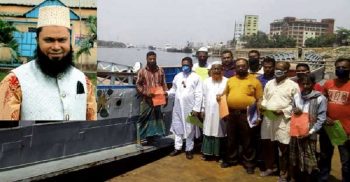 করোনা ভাইরাস প্রতিরোধে নৌ শ্রমিকদের মাঝে লিফলেট বিতরণ করেন আনিছ মাষ্টার