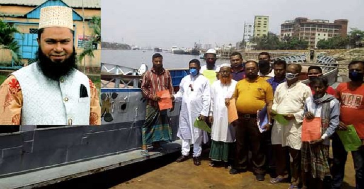 করোনা ভাইরাস প্রতিরোধে নৌ শ্রমিকদের মাঝে লিফলেট বিতরণ করেন আনিছ মাষ্টার