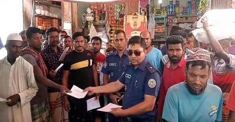 করোনা সচেতনতা ও বাজার নিয়ন্ত্রনে কলাপাড়ায় পুলিশের ক্যাম্পেইন