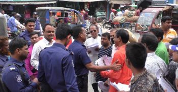 ঝিনাইদহে করোনা প্রতিরোধে বিএনপির লিফলেট বিতরণ, পুলিশের বাঁধা