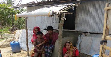 করোনা ভাইরাসে ঘরমুখী শ্রমজীবি ৩০হাজার পরিবার দূশ্চিন্তায় খাদ্য সহায়তার দাবি!