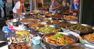 ঢাকায় খোলা থাকবে খাবার দোকান: দূরত্ব বজায় রাখতে হবে