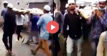 করোনা আতঙ্কে হিন্দু বৃদ্ধের সৎকারে কেউ এলো না, লাশ কাঁধে নিলো মুসলিমরা (ভিডিও)