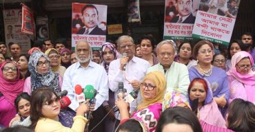 আন্তর্জাতিক নারী দিবসে মহিলা দলের সভায় তুমুল হট্টগোল