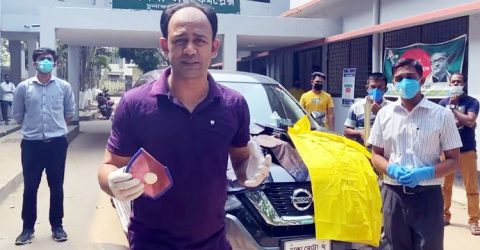 করোনা রোগীদের বহনে নিজের গাড়ি দিলেন ব্যারিস্টার সুমন