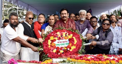 বঙ্গবন্ধুর প্রতিকৃতিতে বঙ্গবন্ধু গবেষণা পরিষদের পুস্পস্তবক অর্পন ও শ্রদ্ধা নিবেদন